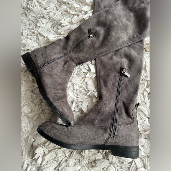 Kenneth Cole Reaction Wind-Y Over the Knee Tall Suede Gray Boots Size 5 - Picture 10 of 11